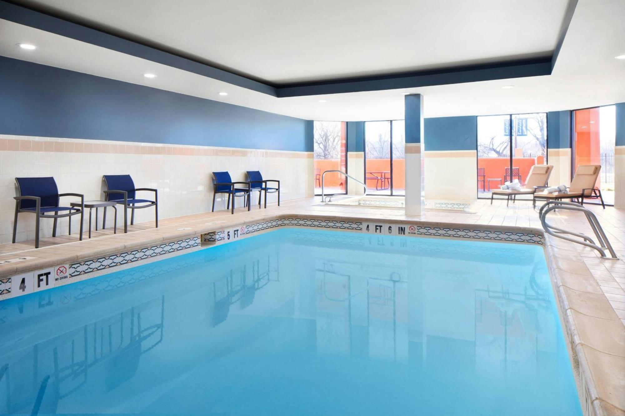 Courtyard 3* Farmington