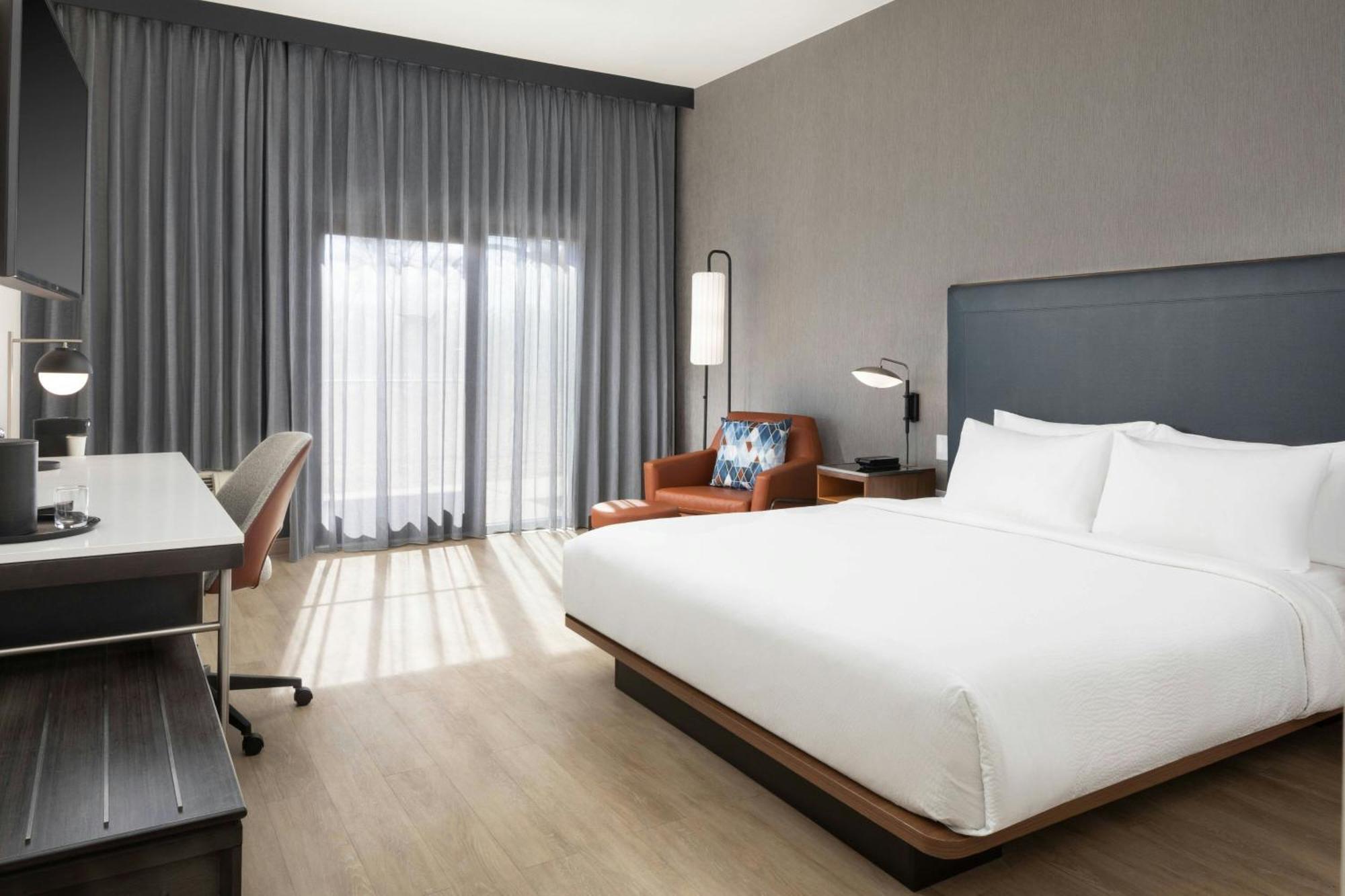 Courtyard 3*