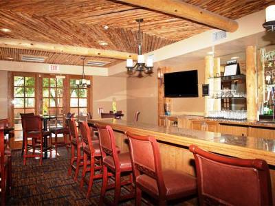 Courtyard 3*
