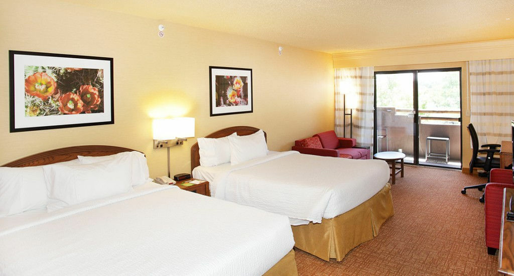 Courtyard 3*